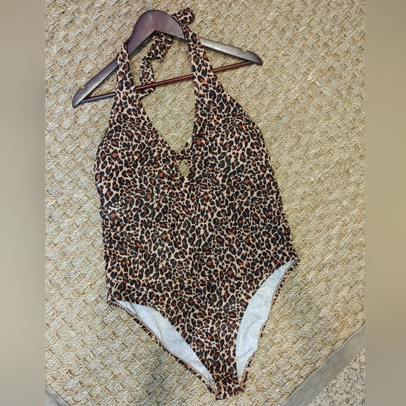 KONA SOL TWIST FRONT ONE PIECE SWIMSUIT 22W - Picture 3 of 8
